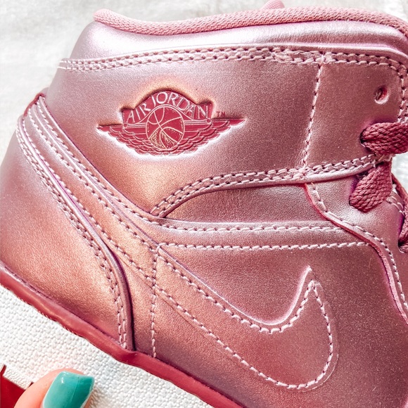 BRAND NEW AIR JORDAN 1 MIDS - Picture 2 of 8